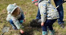 Children tree planting